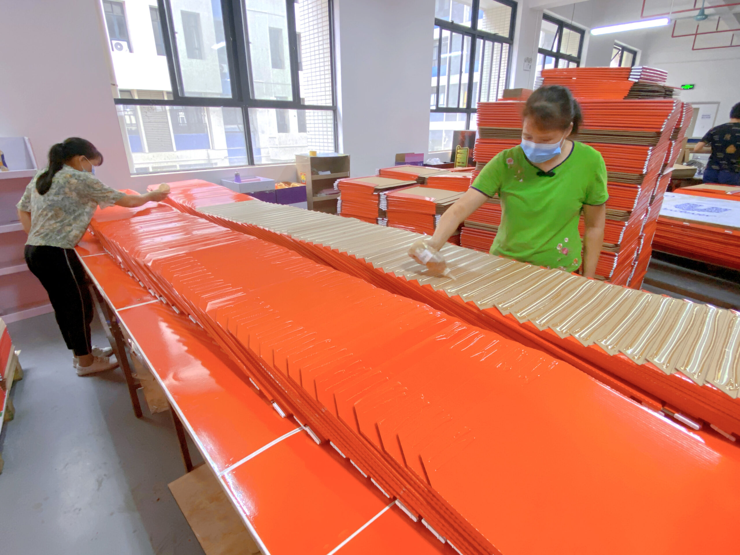 Techniques for a Stable Cardboard Structure A close-up of a stable cardboard structure showing internal supports and interlocking joints