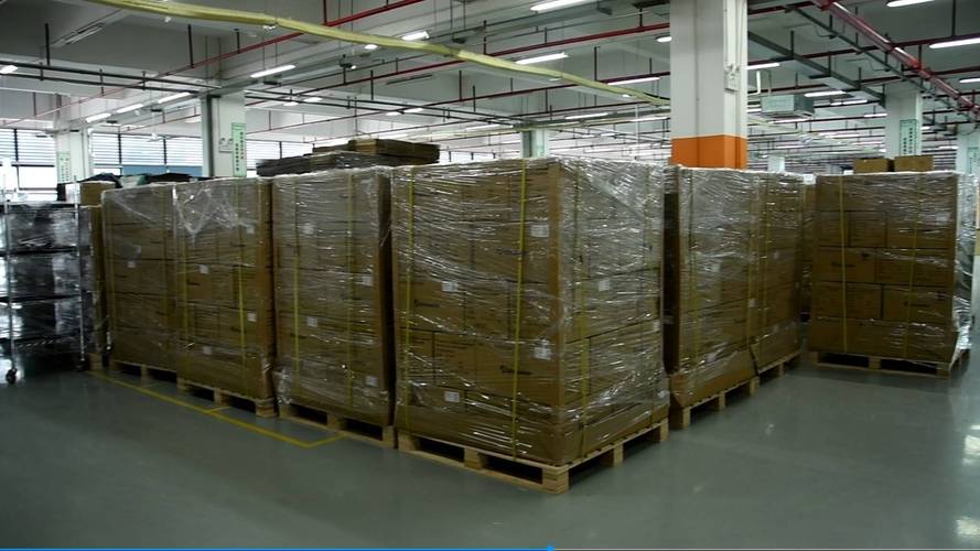 A side-by-side comparison of a securely wrapped pallet shipment and messy, damaged loose cartons