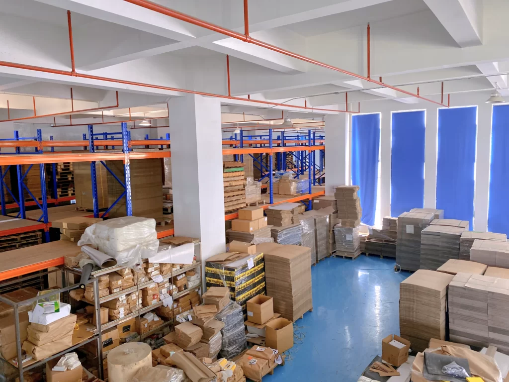 leader display storehouse