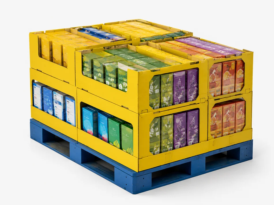 Compact quarter pallet display for club store retail promotion